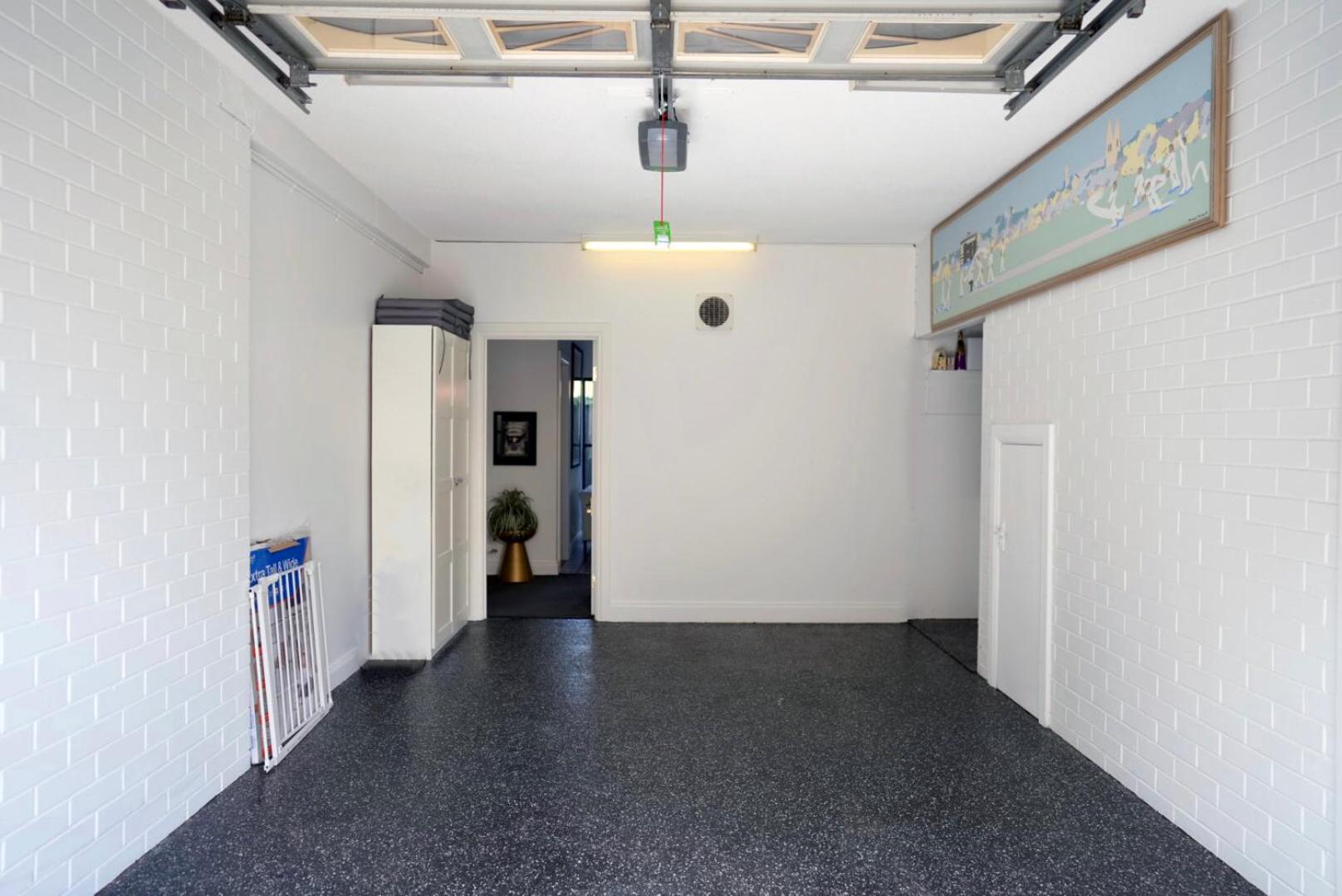 Walk to Adelaide Oval, 4-Bedroom Home with Parking