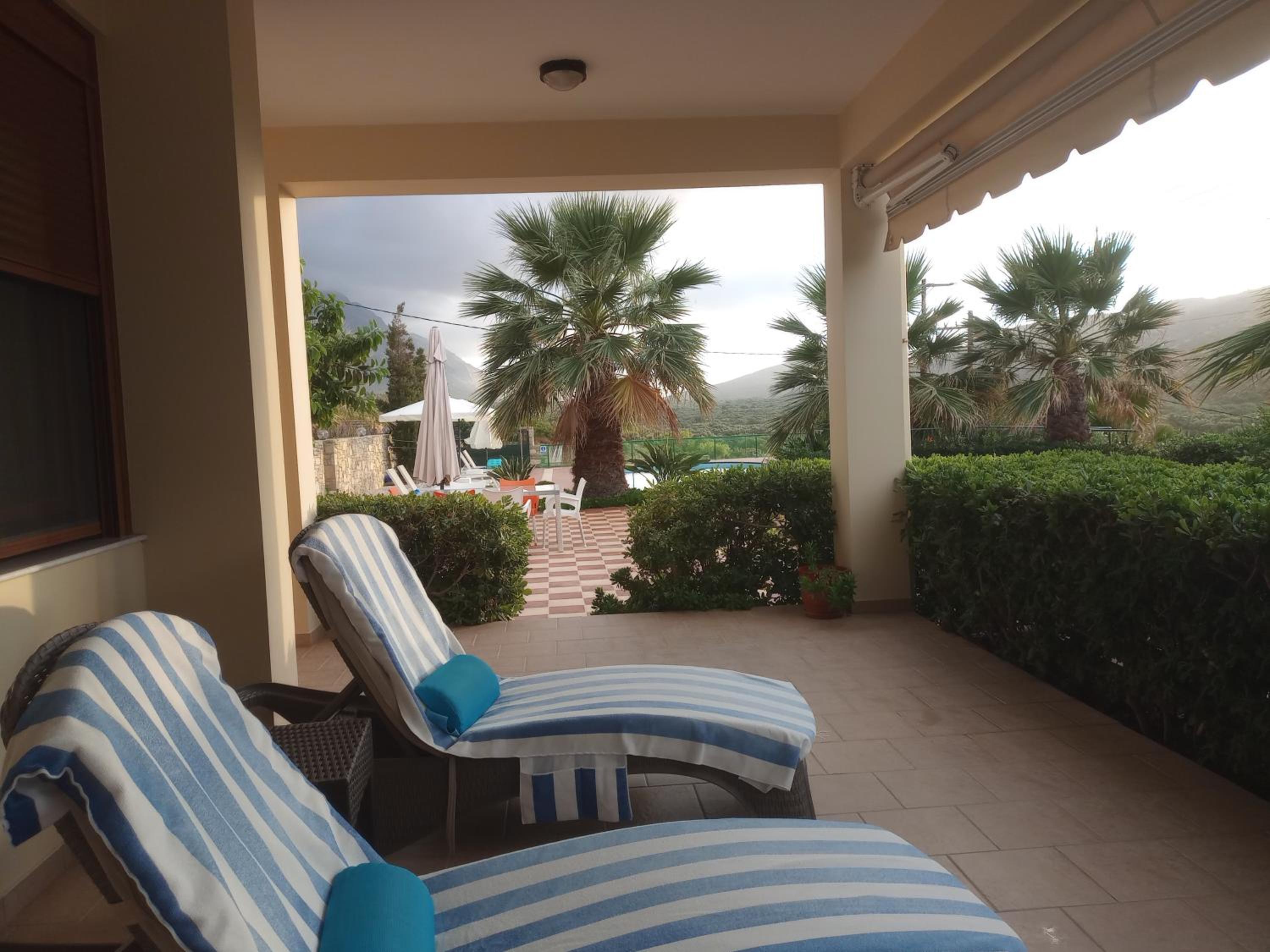 Tholos Bay Suites