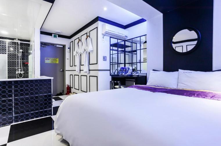 The Zara Hotel view 5