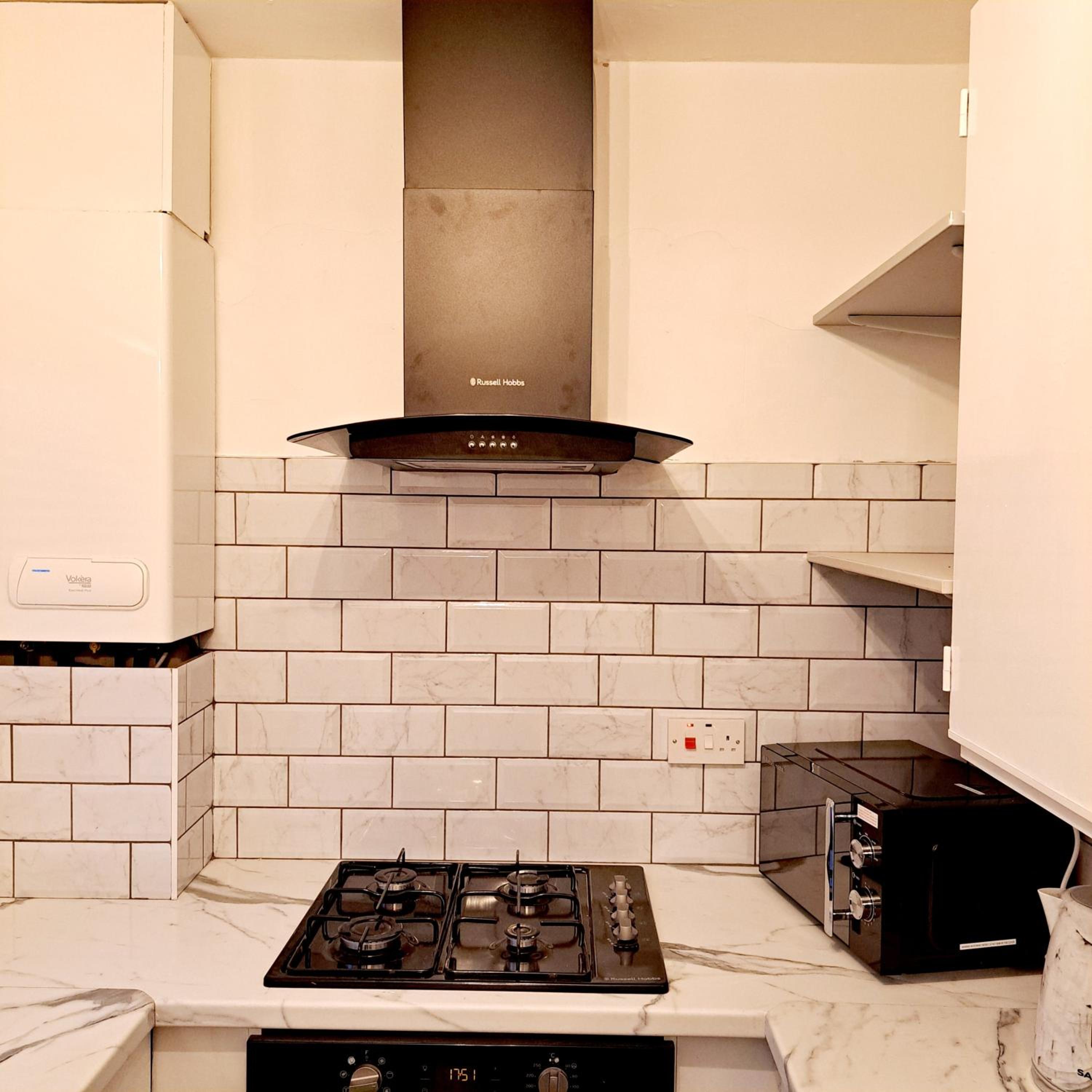 2 Bedroom House in Leeds - Sleeps 5 WiFi Parking