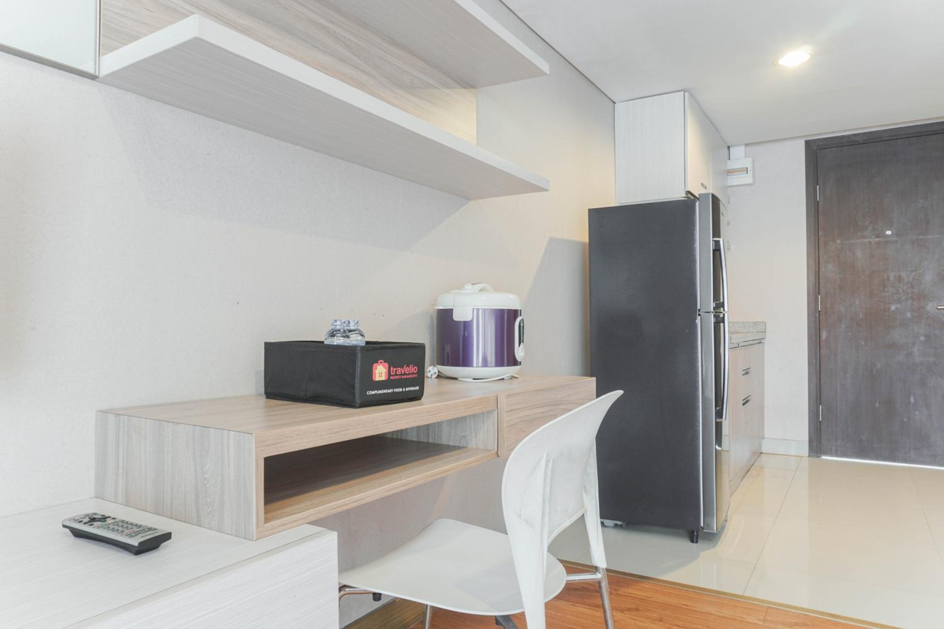 Comfortable and Nice Studio Room Apartement at H Residence By Travelio view 4