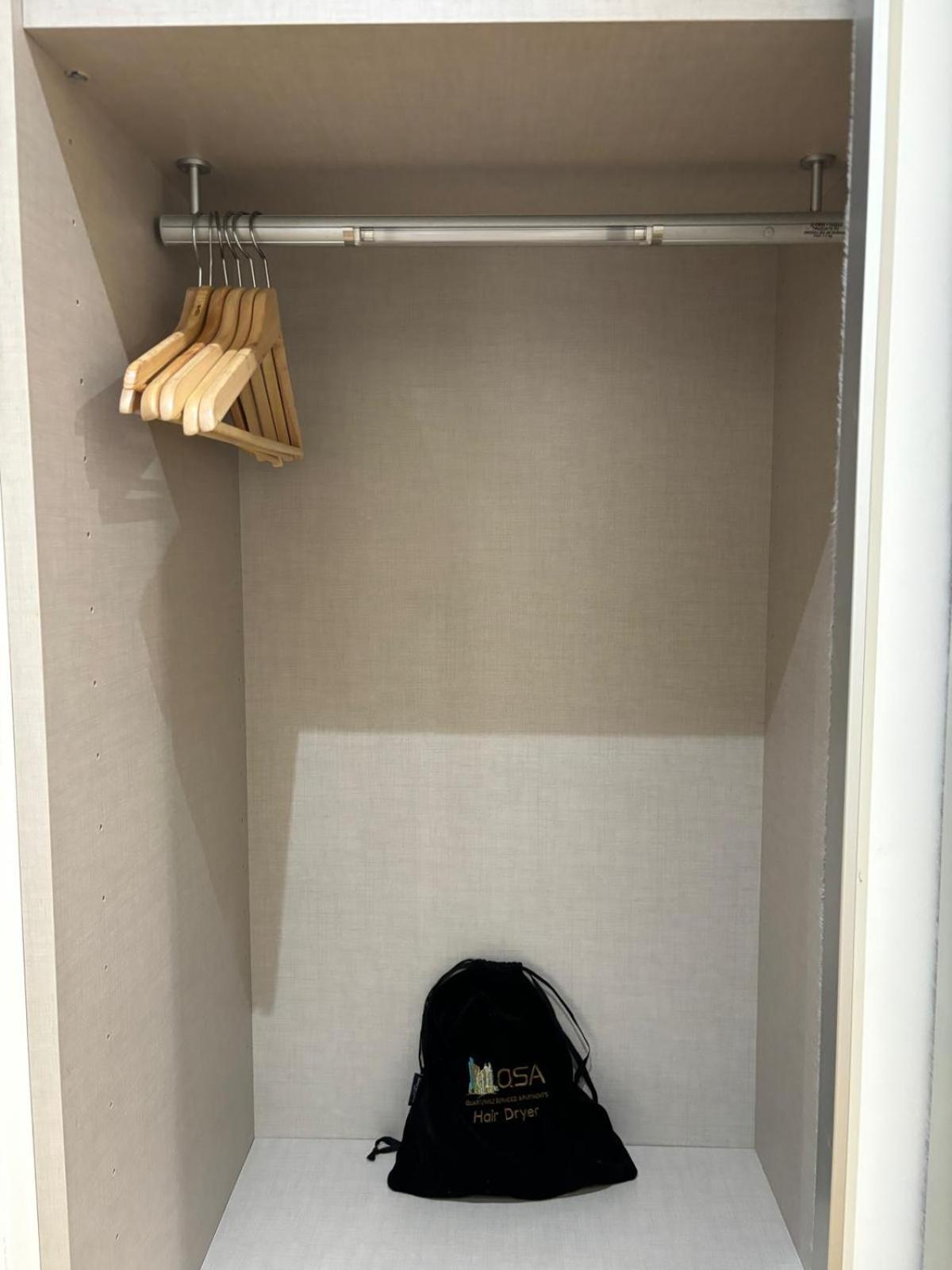 Extremely central Quartermile apartment near Castle and University view 2