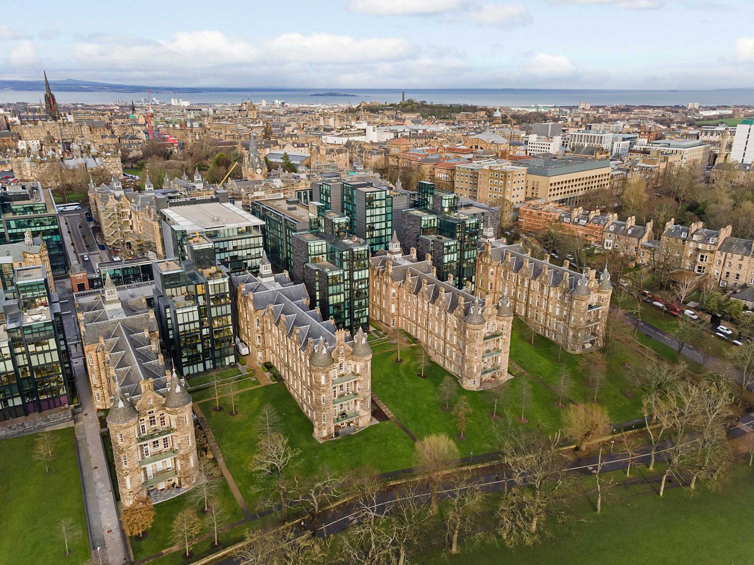 Extremely central Quartermile apartment near Castle and University view 4
