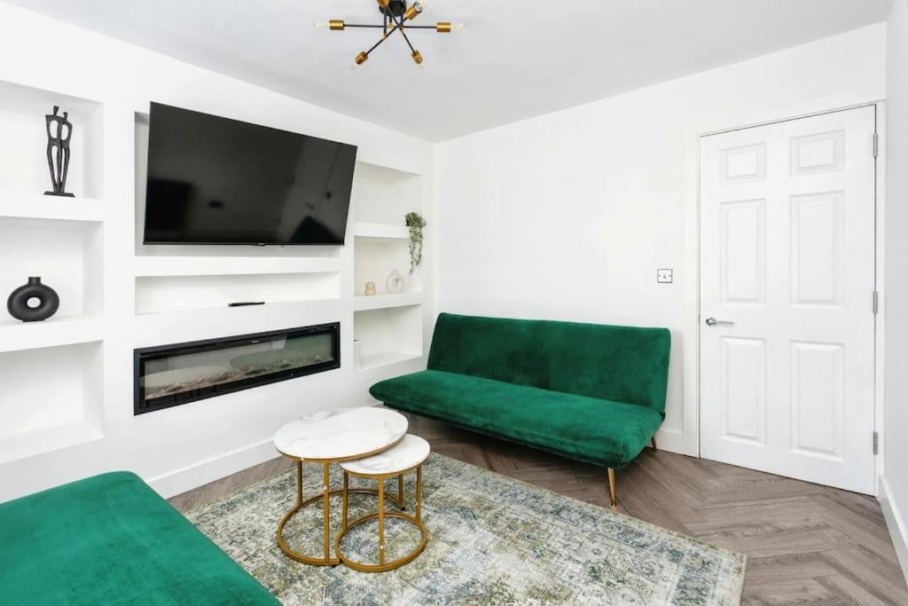 Stylish Spacious House Central Tonbridge With Free Parking & Garden view 5