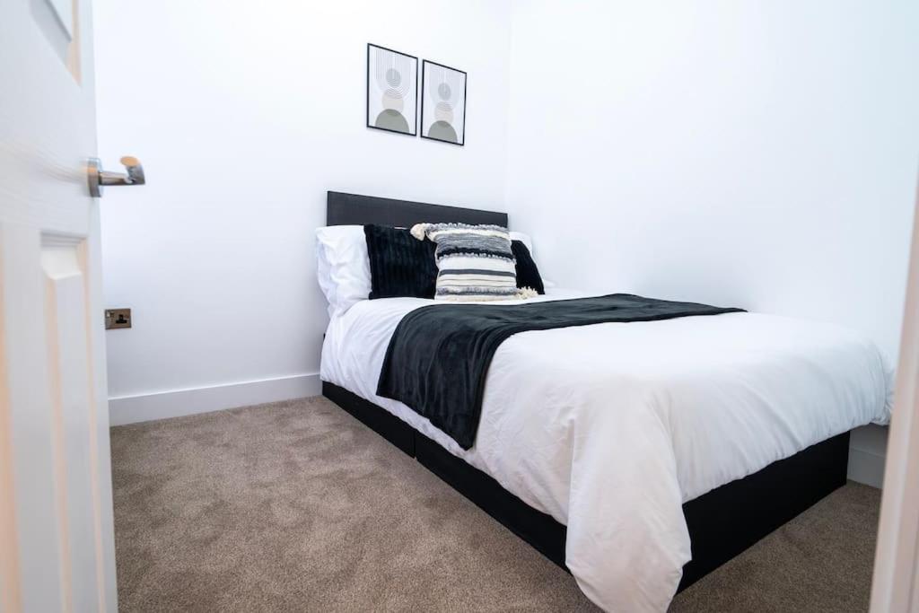 Stylish Spacious House Central Tonbridge With Free Parking & Garden view 3