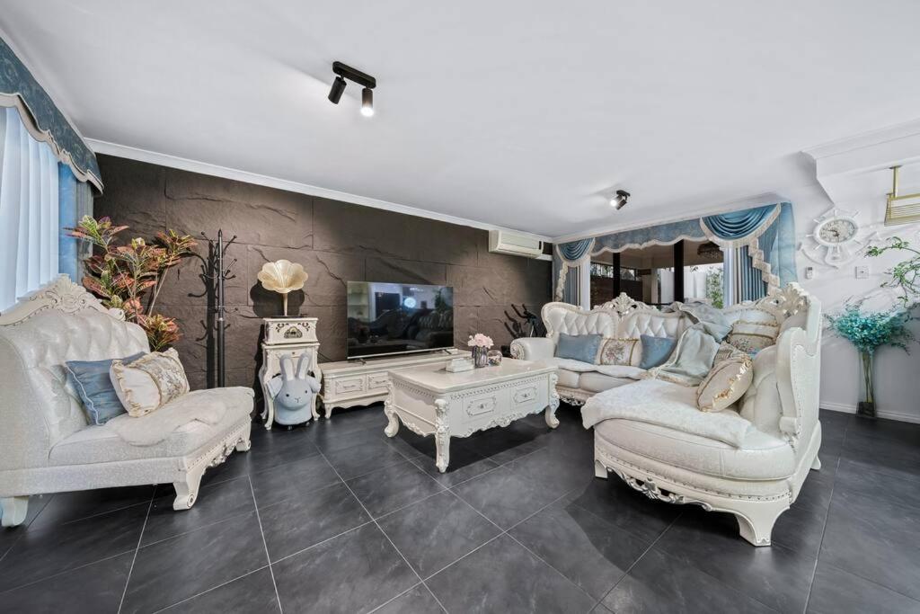 Equitice Winter Moonlight Villa
