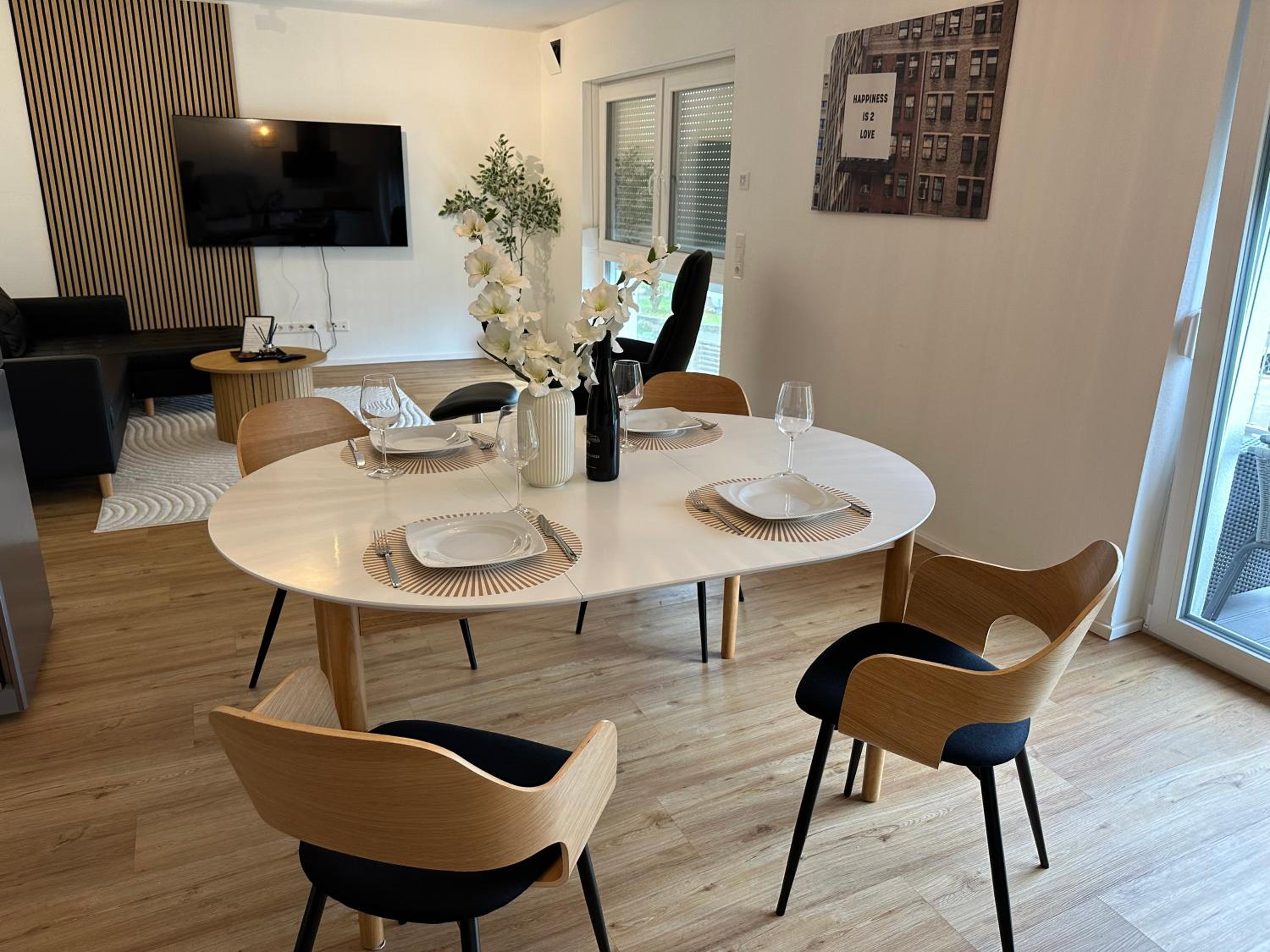 Modernes 2-Schlafzimmer Business EG Wohnung in Ehningen, IBM, Mercedes-Benz Sindelfingen, S-Bahn und A81 mit Parkplatz
