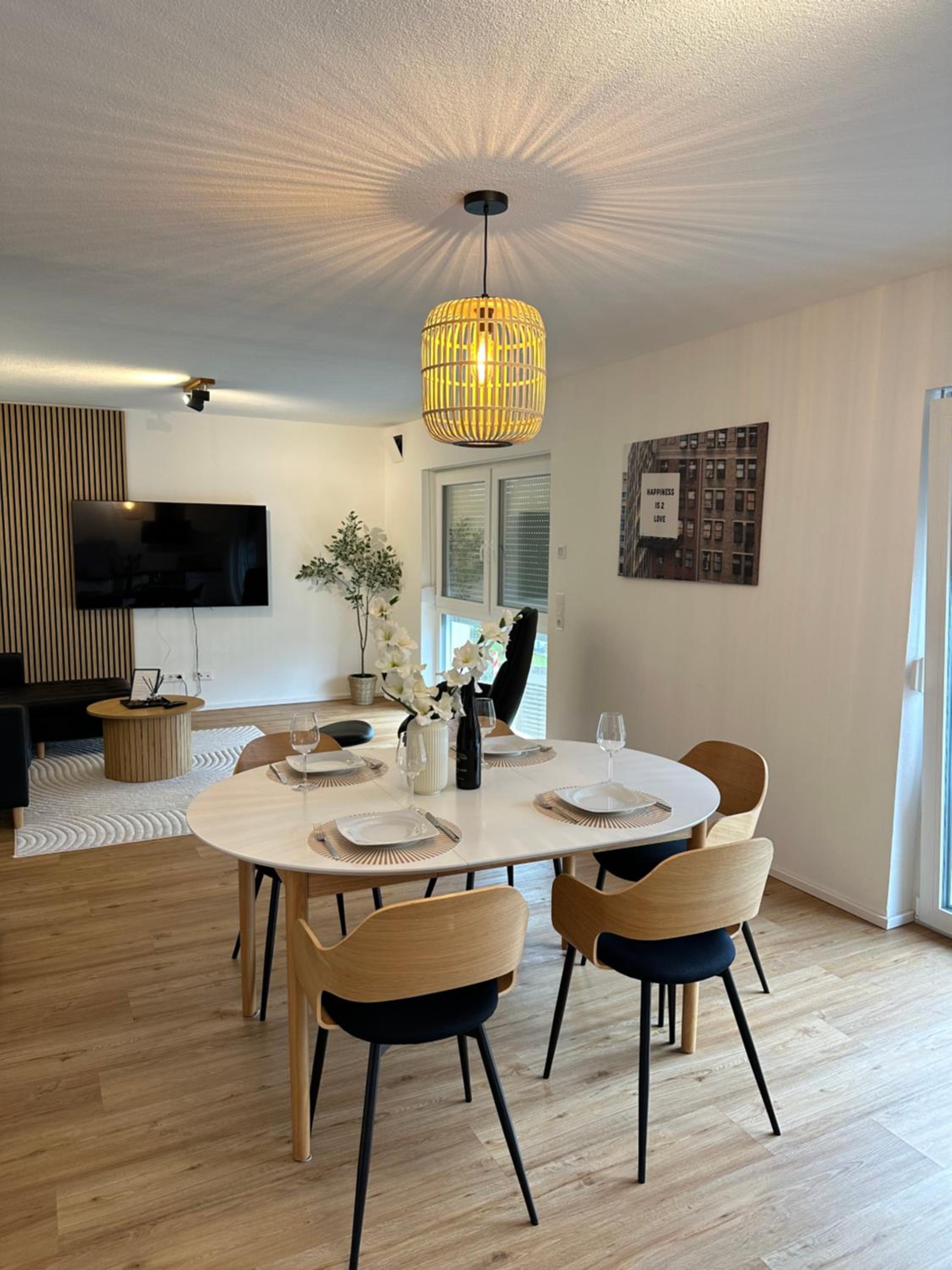 Modernes 2-Schlafzimmer Business EG Wohnung in Ehningen, IBM, Mercedes-Benz Sindelfingen, S-Bahn und A81 mit Parkplatz