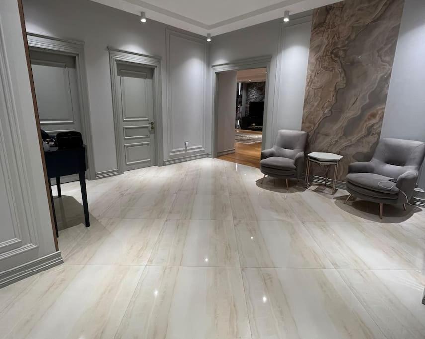 Modern Stylish Comfy Apartment