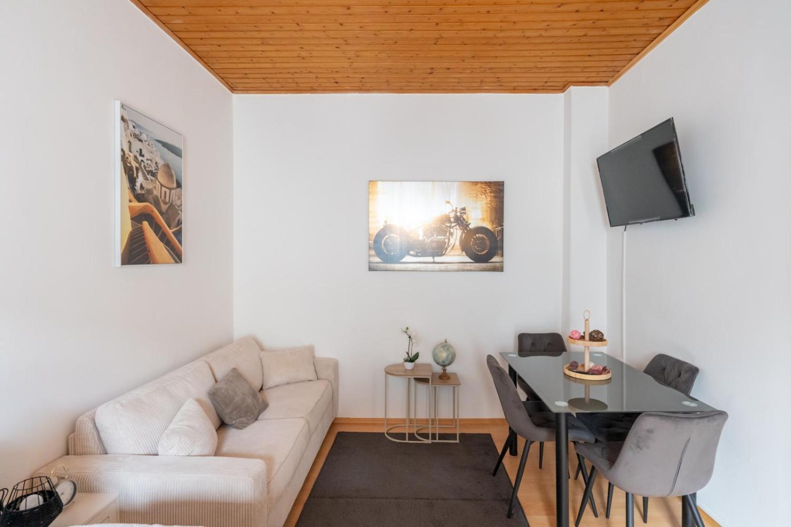 Chic Apartment in Leoben - Balcony & Easy City Access