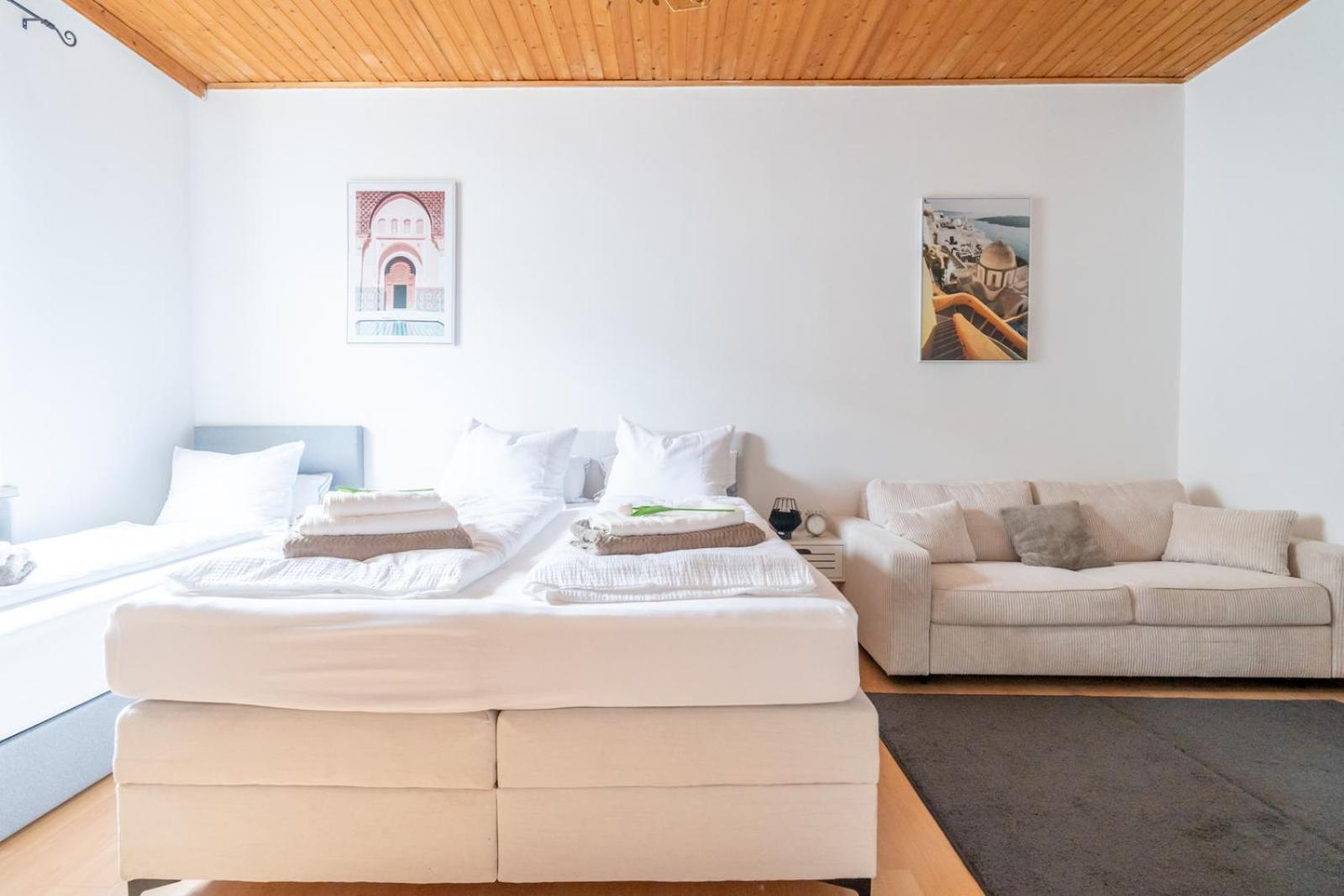 Chic Apartment in Leoben - Balcony & Easy City Access