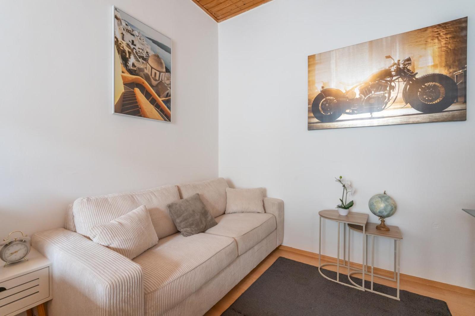 Chic Apartment in Leoben - Balcony & Easy City Access