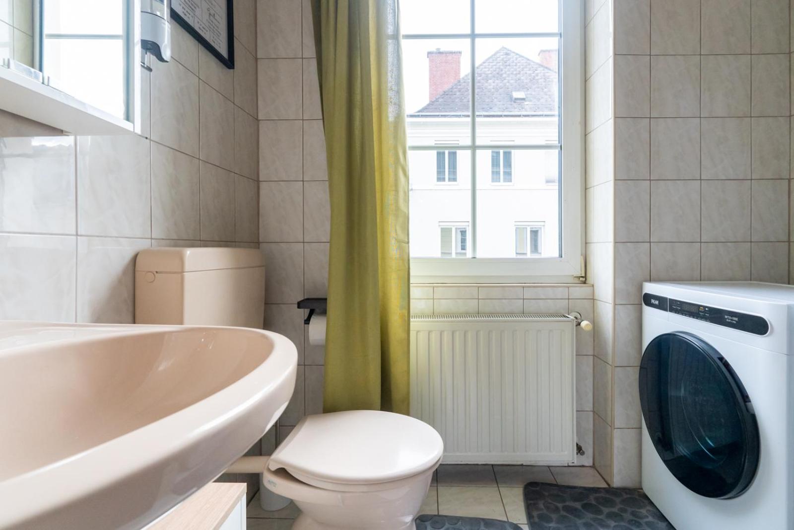Chic Apartment in Leoben - Balcony & Easy City Access