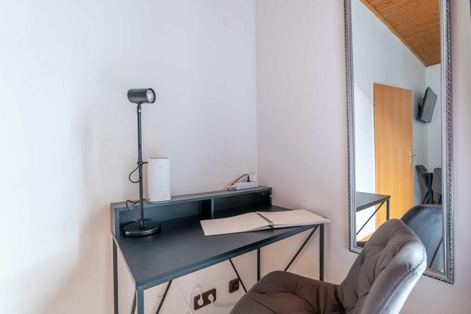 Chic Apartment in Leoben - Balcony & Easy City Access