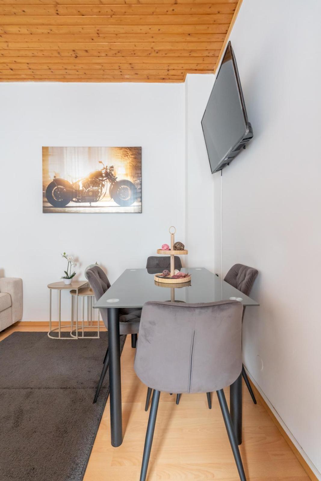 Chic Apartment in Leoben - Balcony & Easy City Access