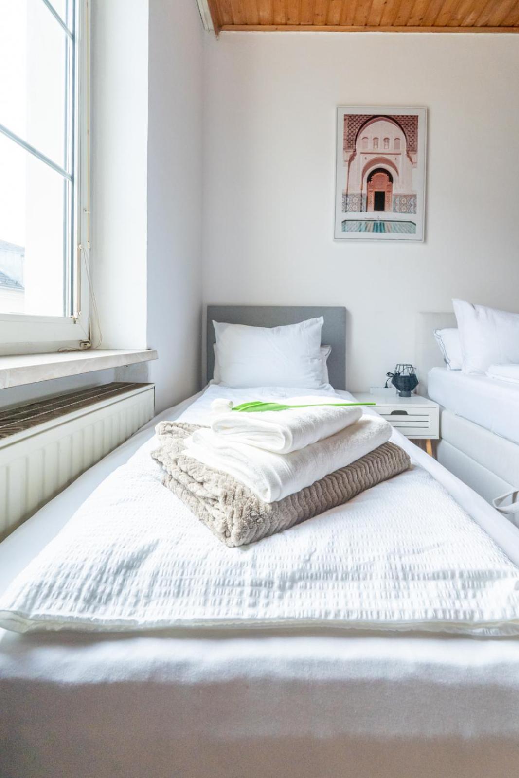 Chic Apartment in Leoben - Balcony & Easy City Access