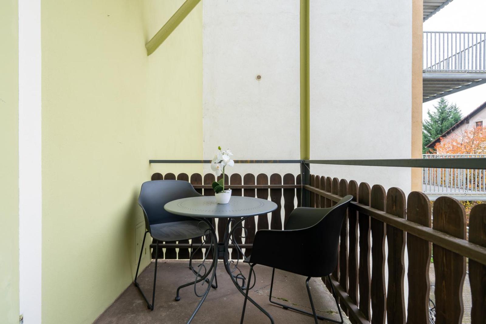 Chic Apartment in Leoben - Balcony & Easy City Access
