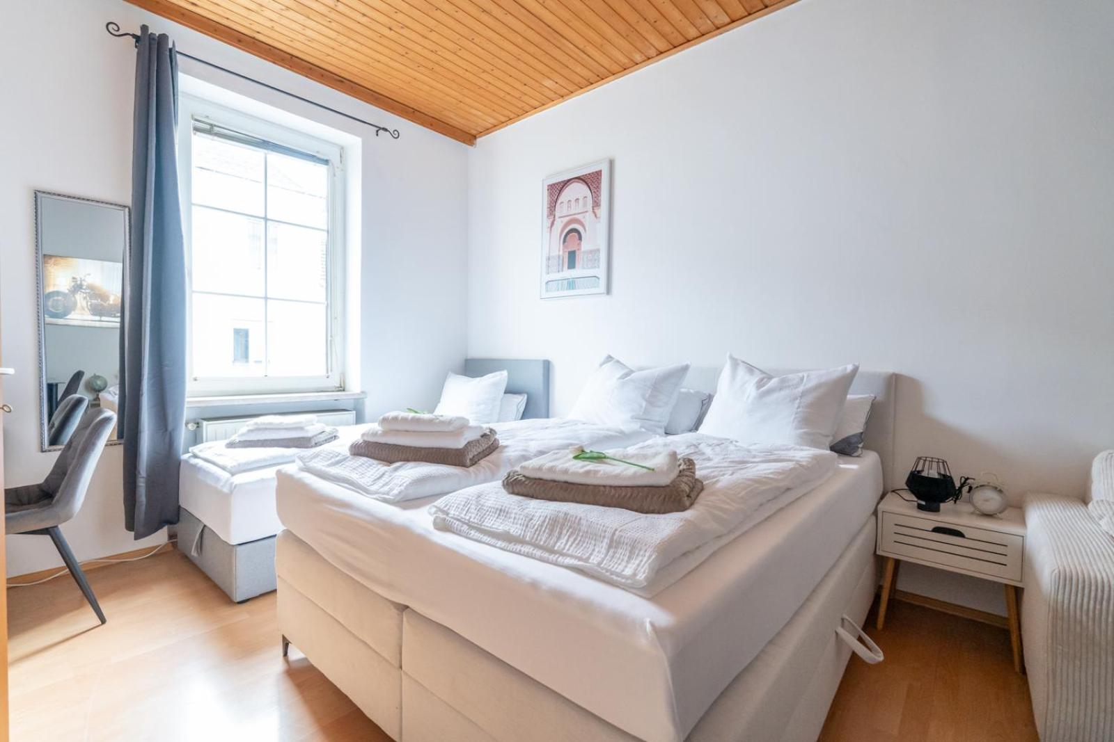 Chic Apartment in Leoben - Balcony & Easy City Access