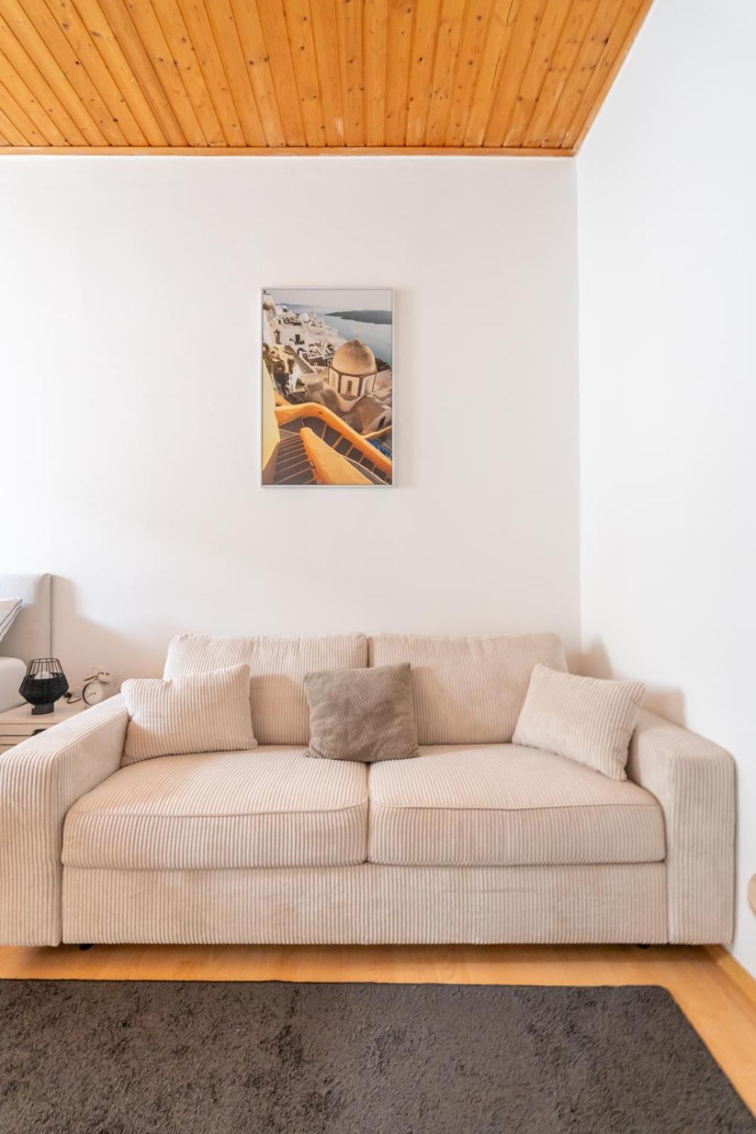 Chic Apartment in Leoben - Balcony & Easy City Access