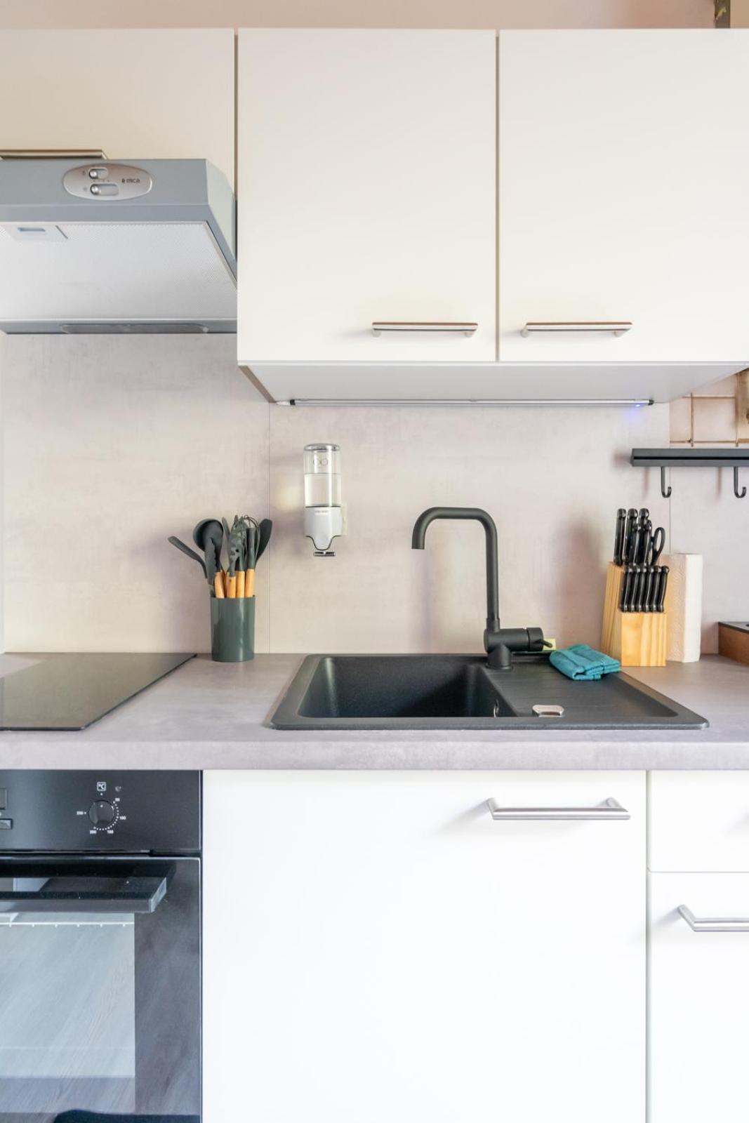 Chic Apartment in Leoben - Balcony & Easy City Access