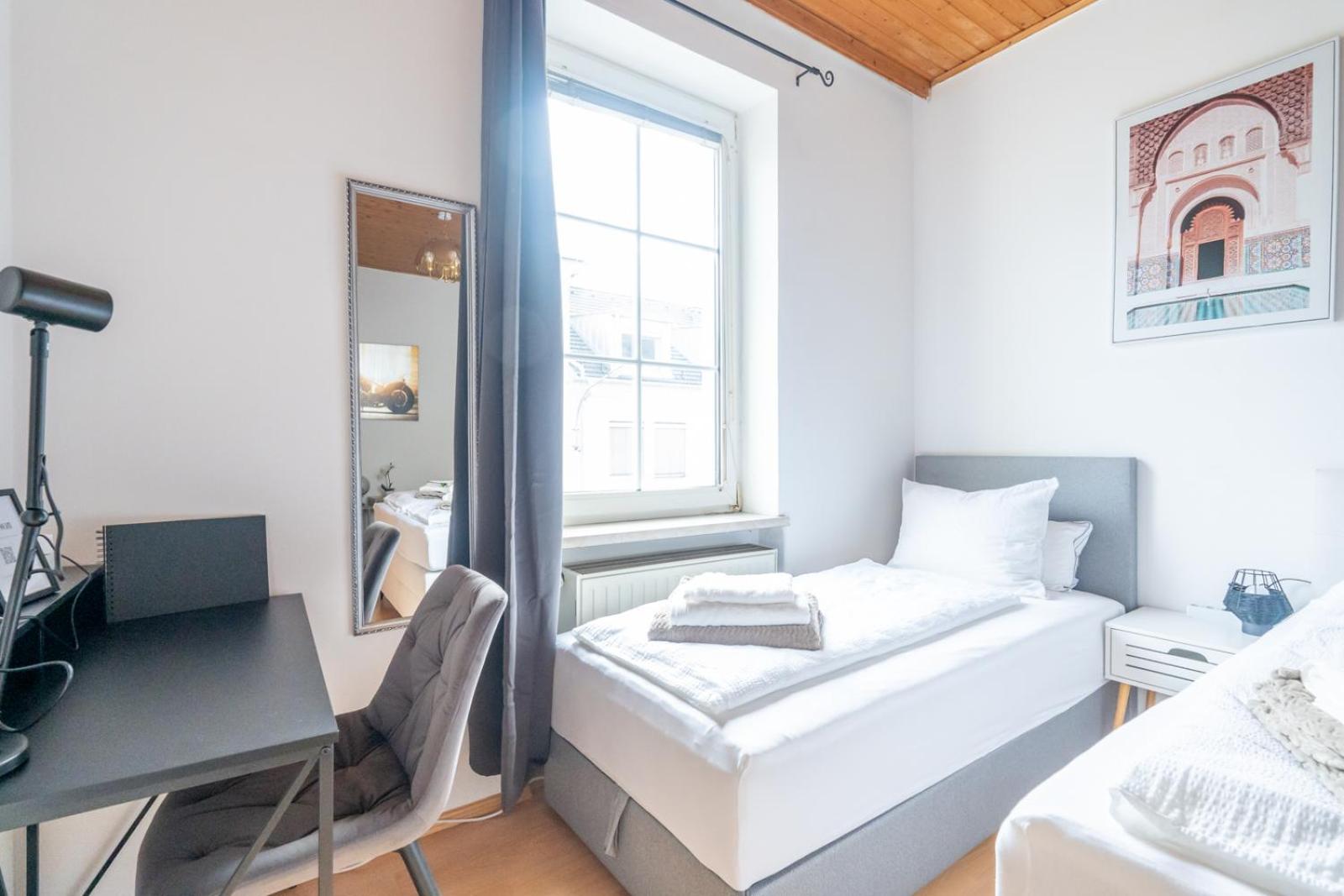 Chic Apartment in Leoben - Balcony & Easy City Access