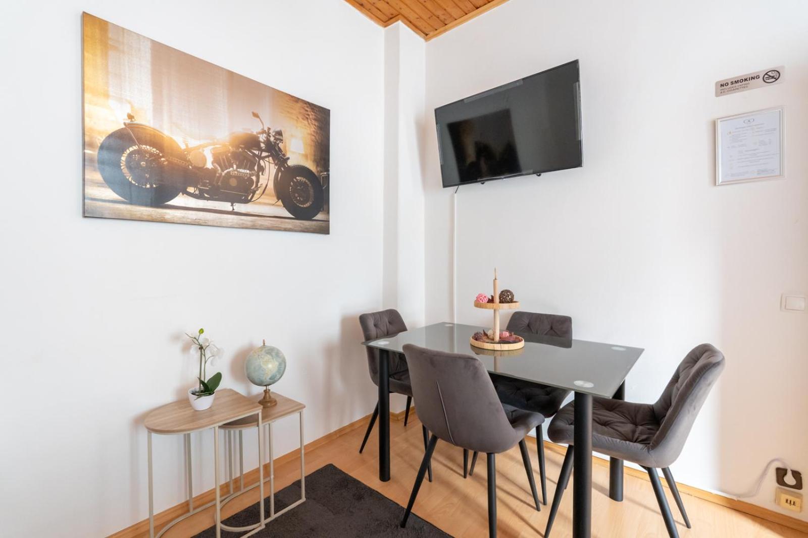 Chic Apartment in Leoben - Balcony & Easy City Access