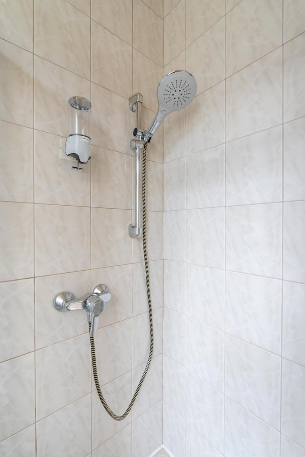 Chic Apartment in Leoben - Balcony & Easy City Access