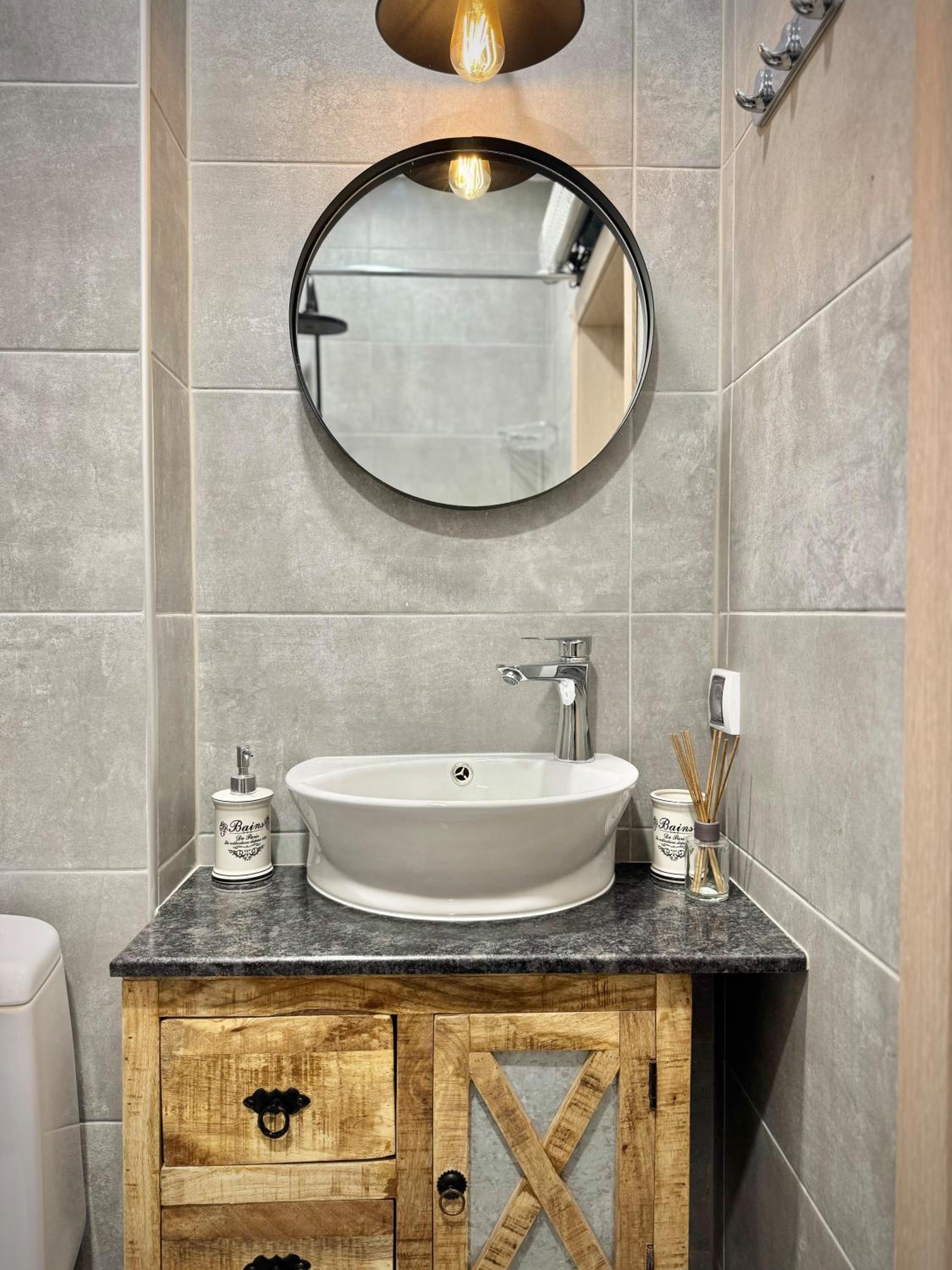 Top Centre 2Bed Apartment for 5 Guests 2 minutes from High Street