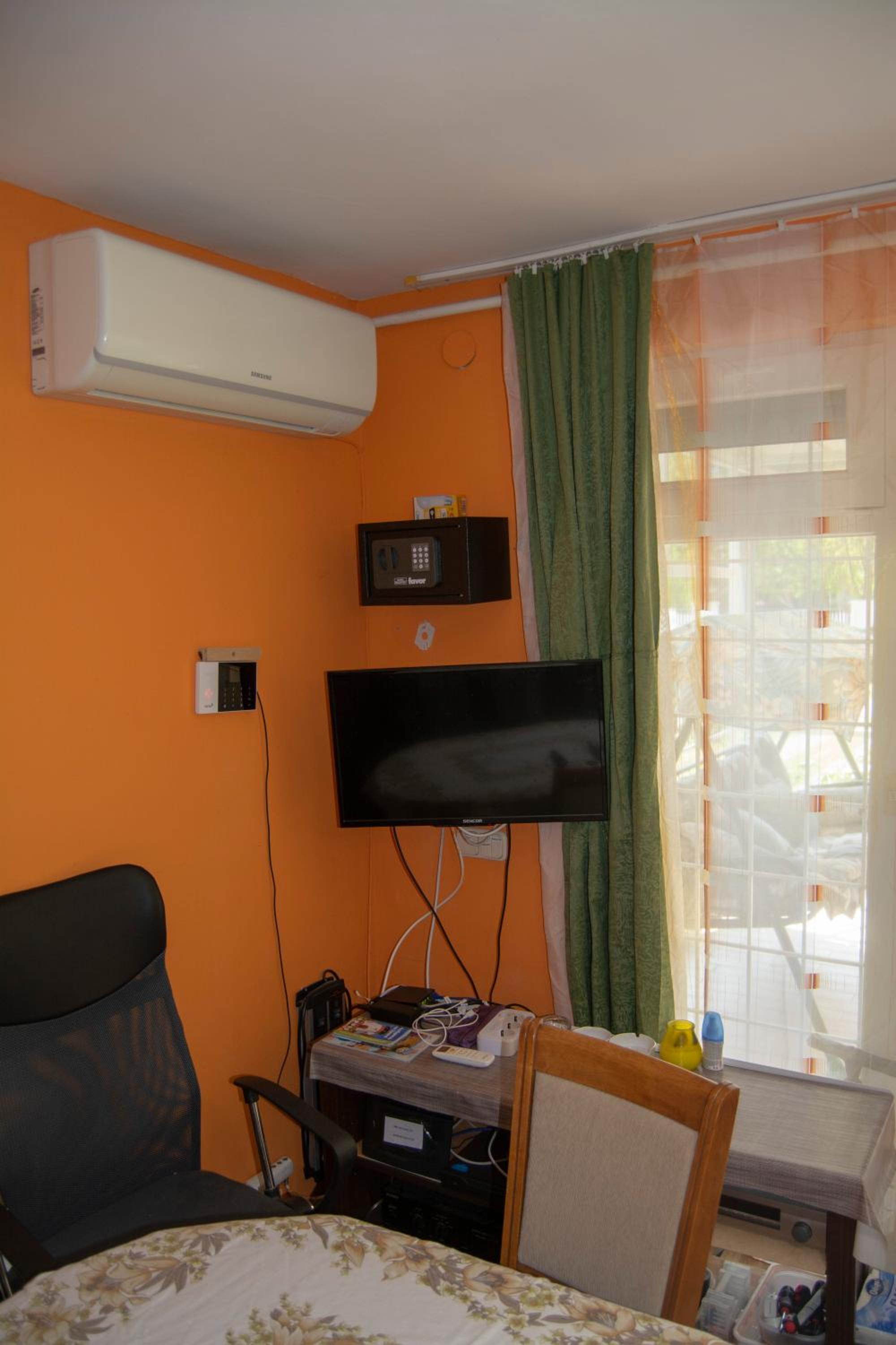 Photo 10