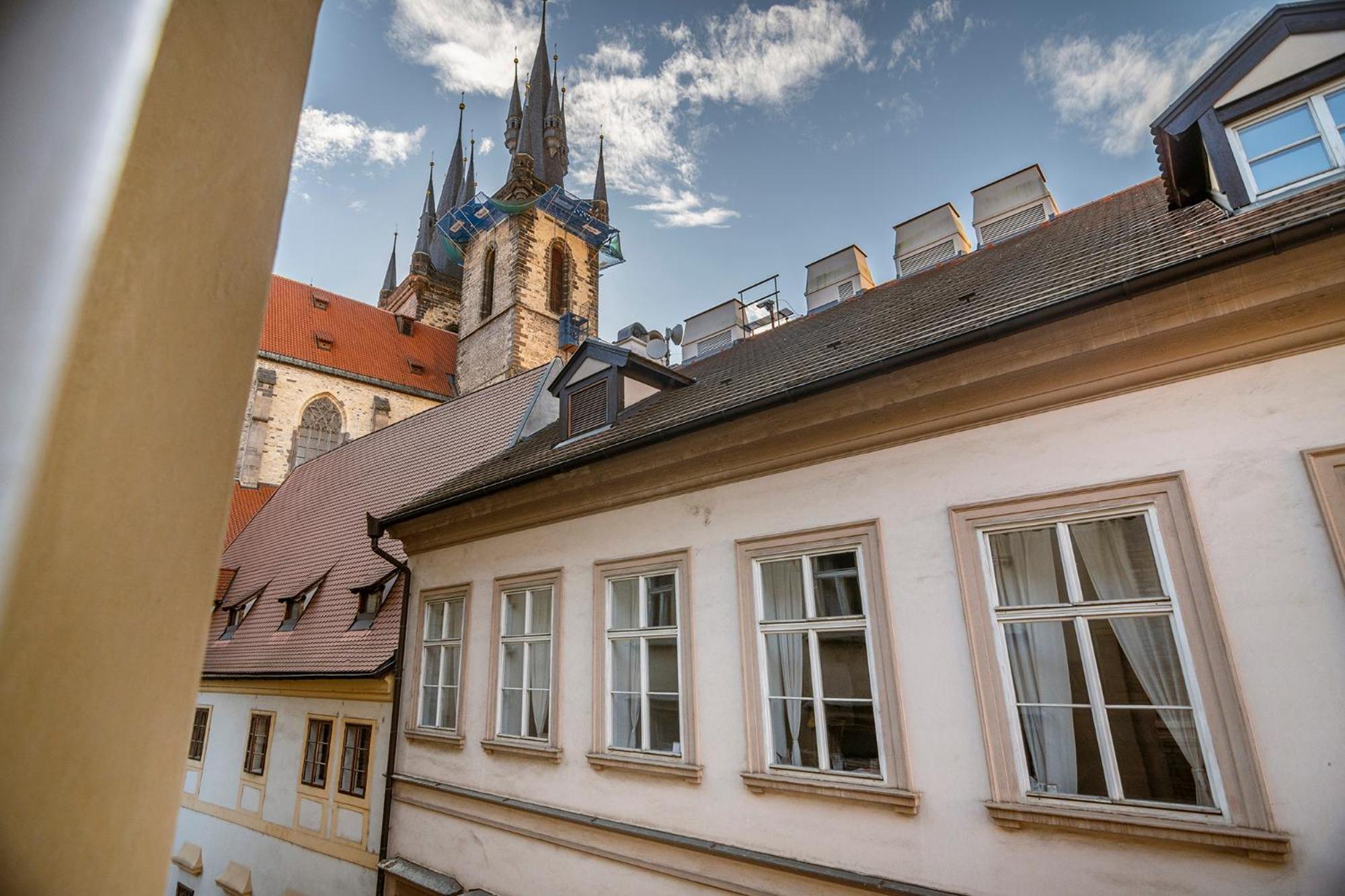 APTs in OLD TOWN PRAGUE by Michal&Friends