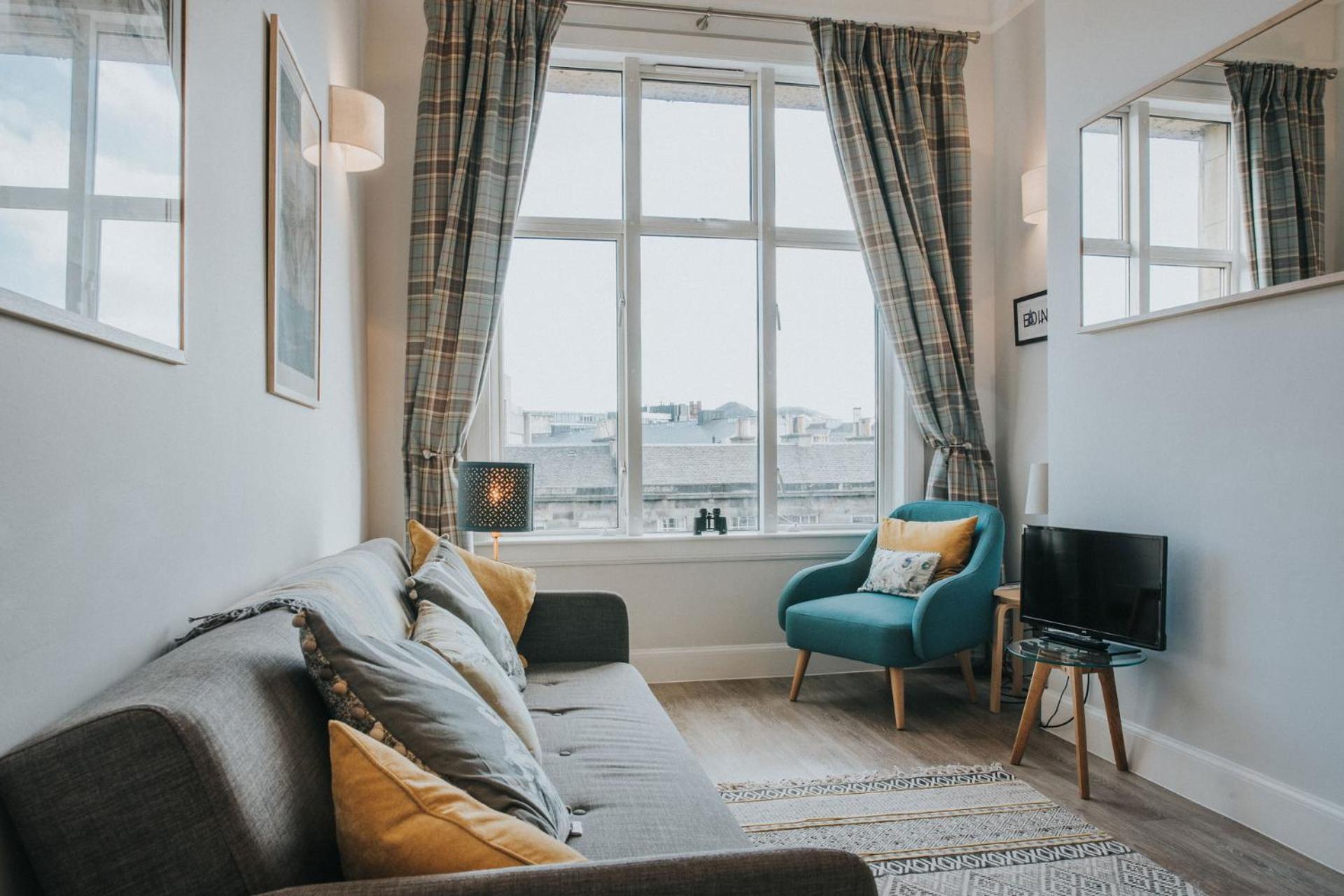 Scottish Apartment with Amazing Castle Views view 3