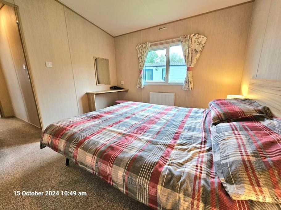 ST9 Lodge,Lake side, Hoburne Cotswold Holiday Park view 2