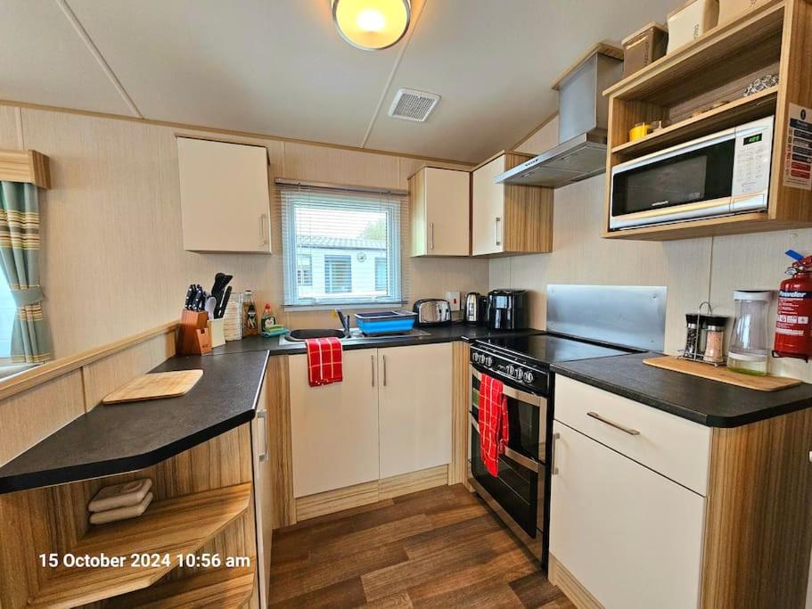 ST9 Lodge,Lake side, Hoburne Cotswold Holiday Park view 4