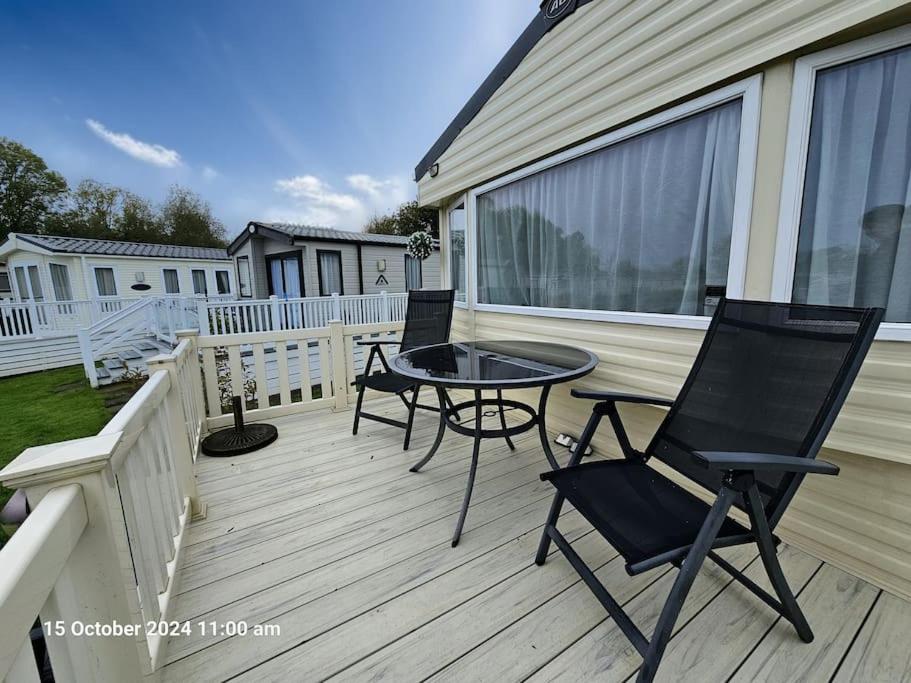ST9 Lodge,Lake side, Hoburne Cotswold Holiday Park view 5