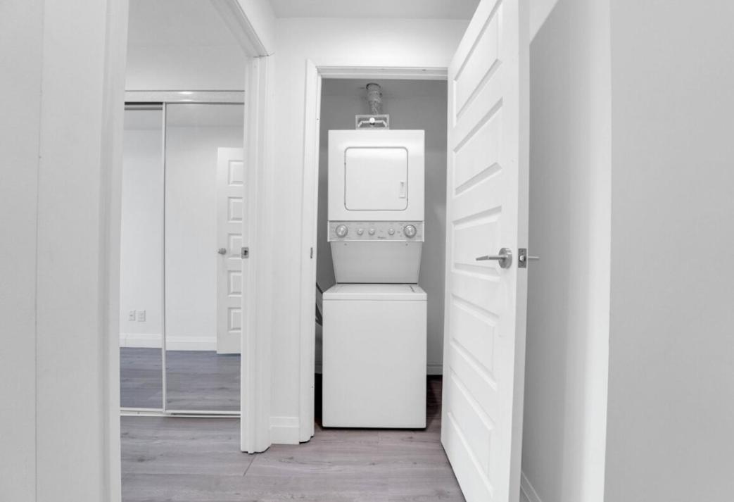 City View Towers - Steps to CN Tower - Indoor Pool - Save on 4 weeks stay in February