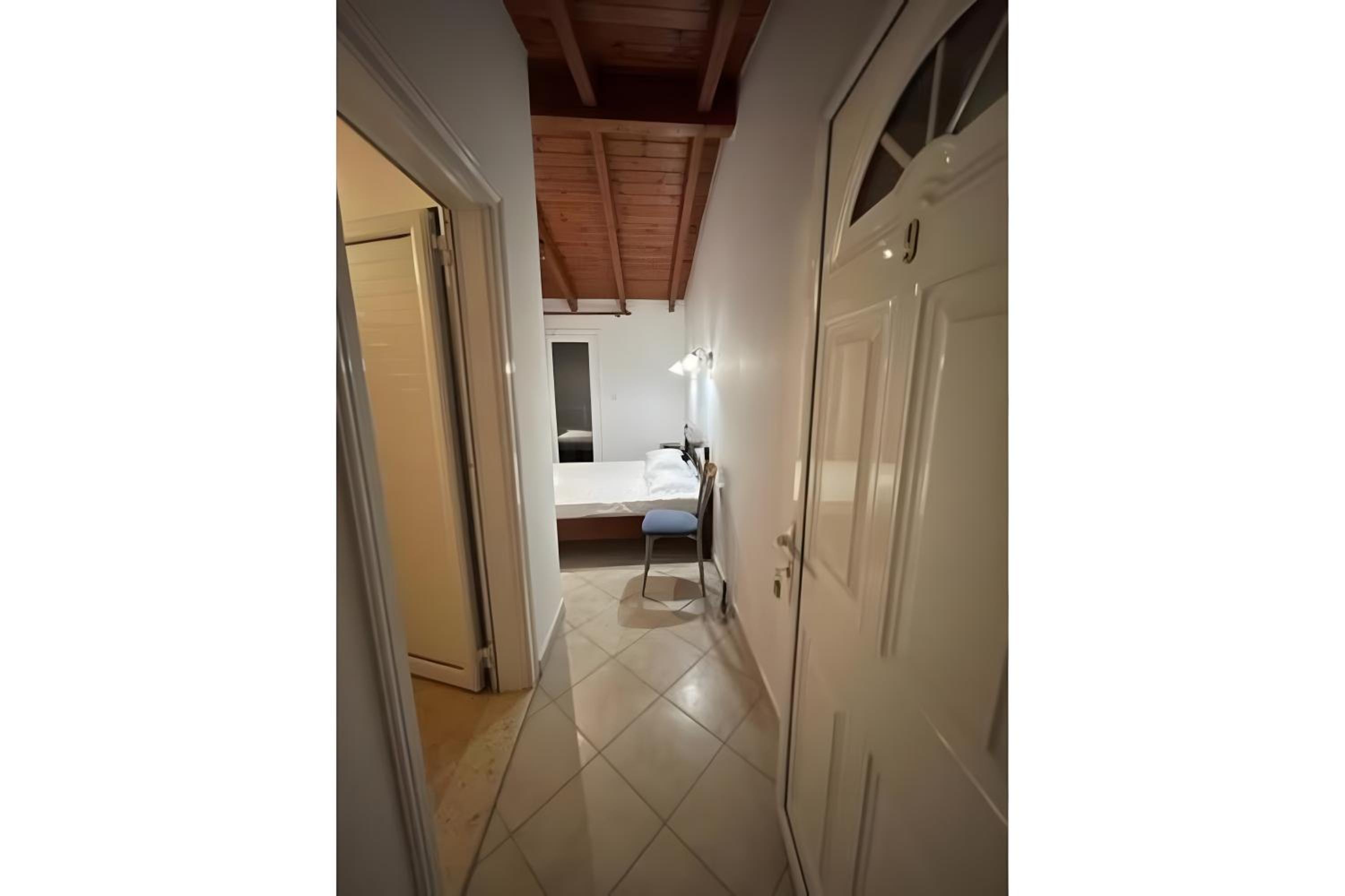 Alex bar apartments