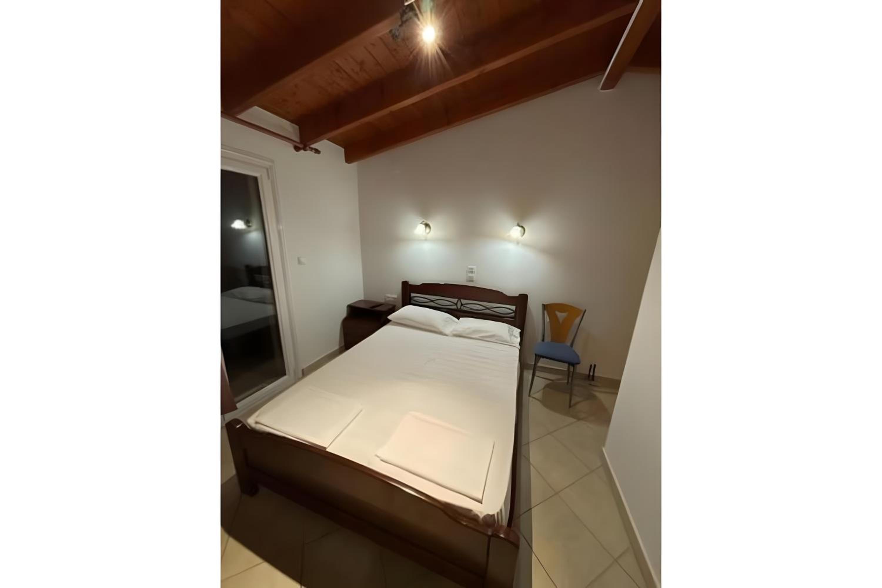 Alex bar apartments