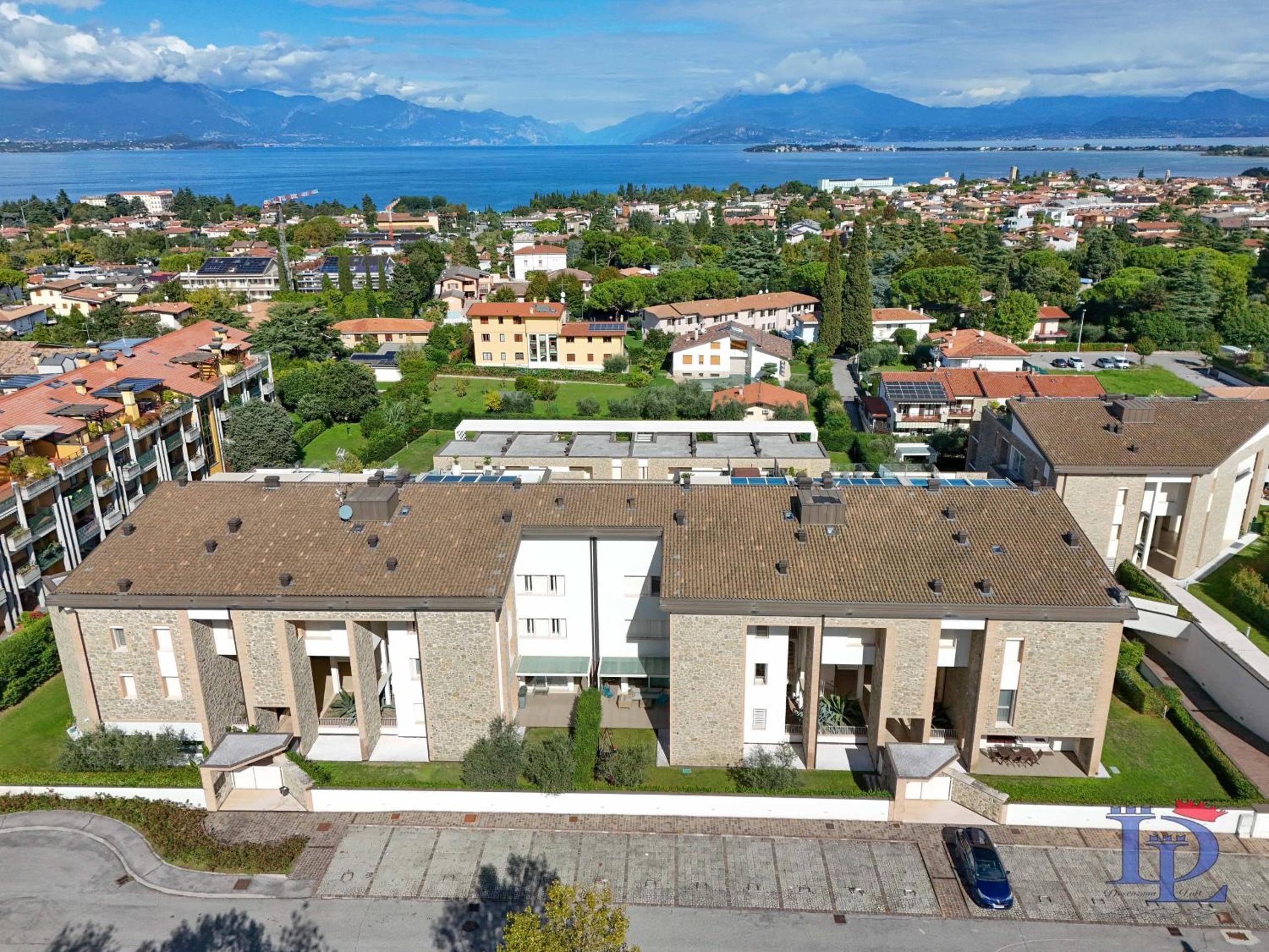 Warda Lovely Suite DesenzanoLoft Official Partner Homes & Villas by Marriott Bonvoy view 3