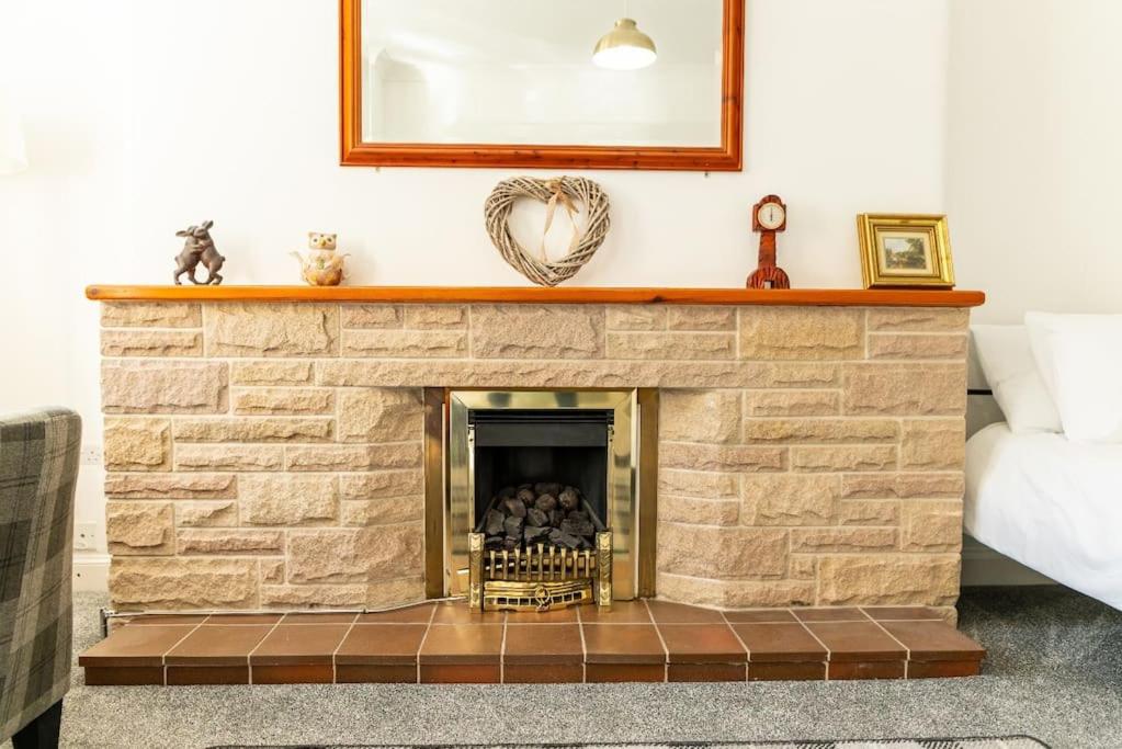 Historic Cottage Escape with free parking - 10 mins to St Andrews I 5 mins to Dundee I 5 mins to Tentsmuir Forest and Beach view 4