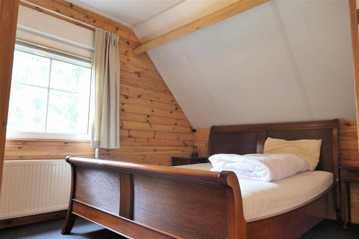 Cosy Sjalay near the lake for 6-8 persons