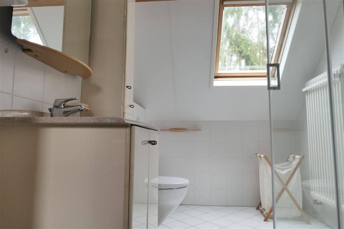 Cosy Sjalay near the lake for 6-8 persons