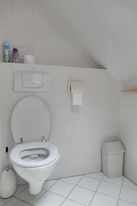 Cosy Sjalay near the lake for 6-8 persons