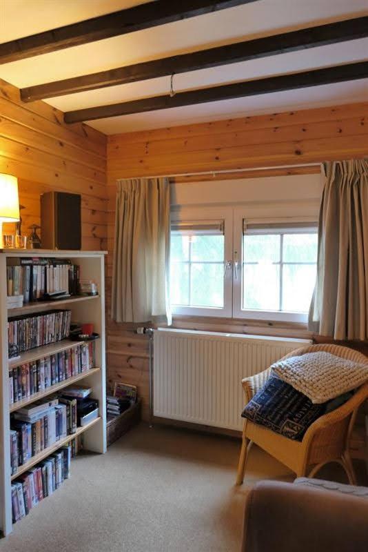 Cosy Sjalay near the lake for 6-8 persons