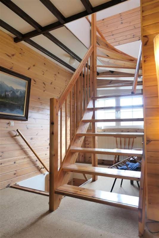Cosy Sjalay near the lake for 6-8 persons