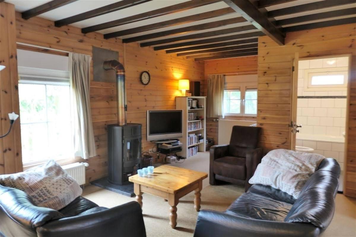 Cosy Sjalay near the lake for 6-8 persons