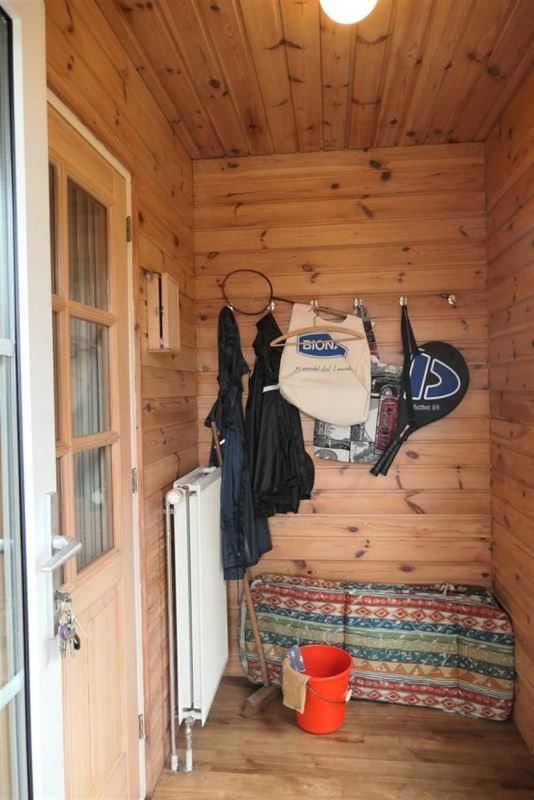 Cosy Sjalay near the lake for 6-8 persons