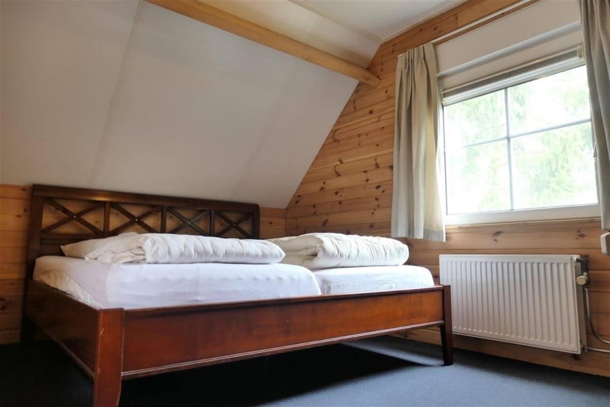 Cosy Sjalay near the lake for 6-8 persons