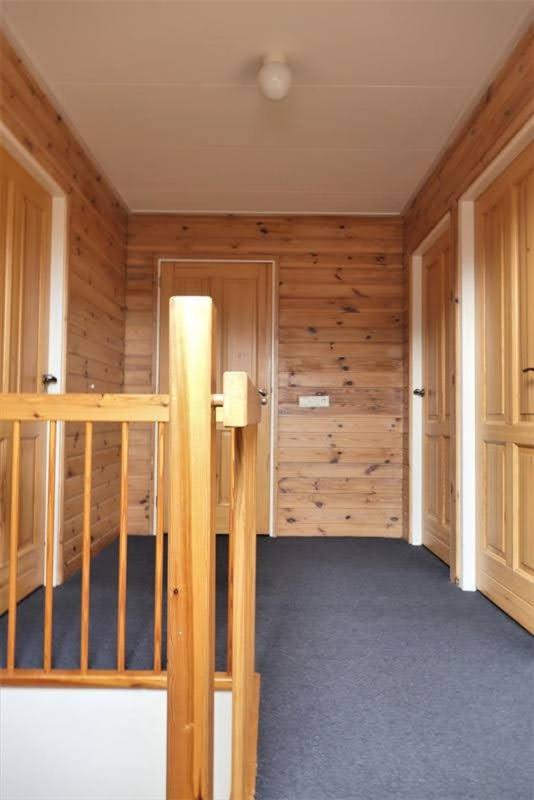 Cosy Sjalay near the lake for 6-8 persons