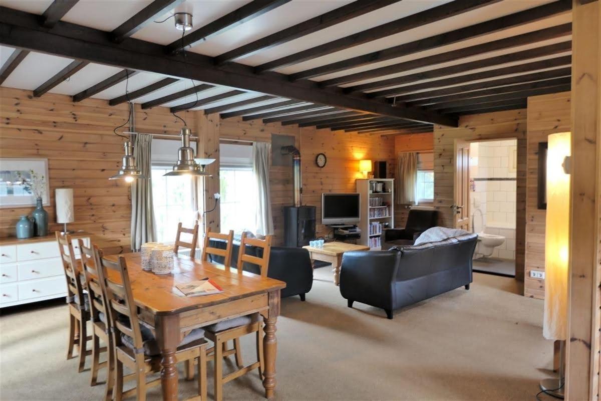 Cosy Sjalay near the lake for 6-8 persons