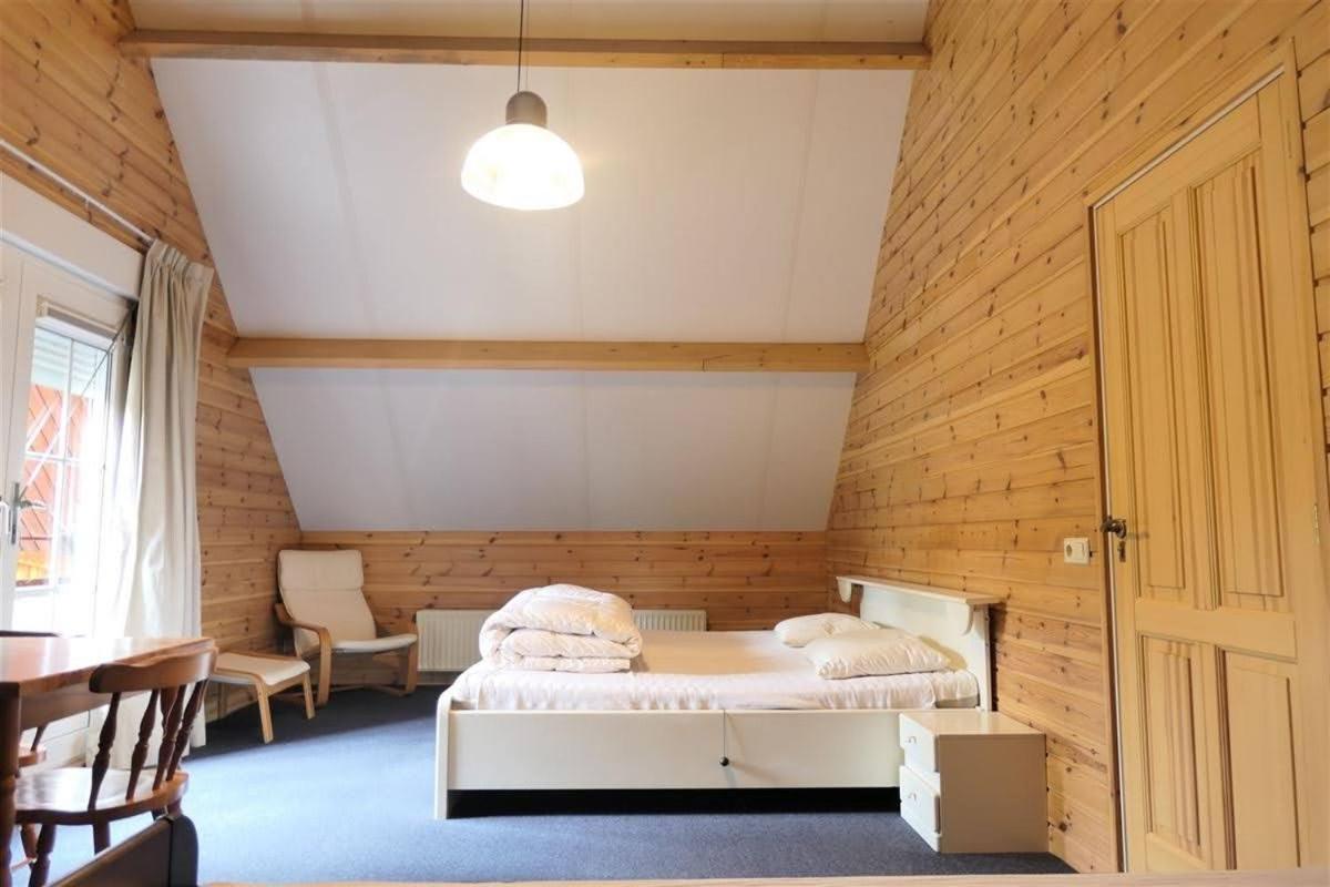 Cosy Sjalay near the lake for 6-8 persons